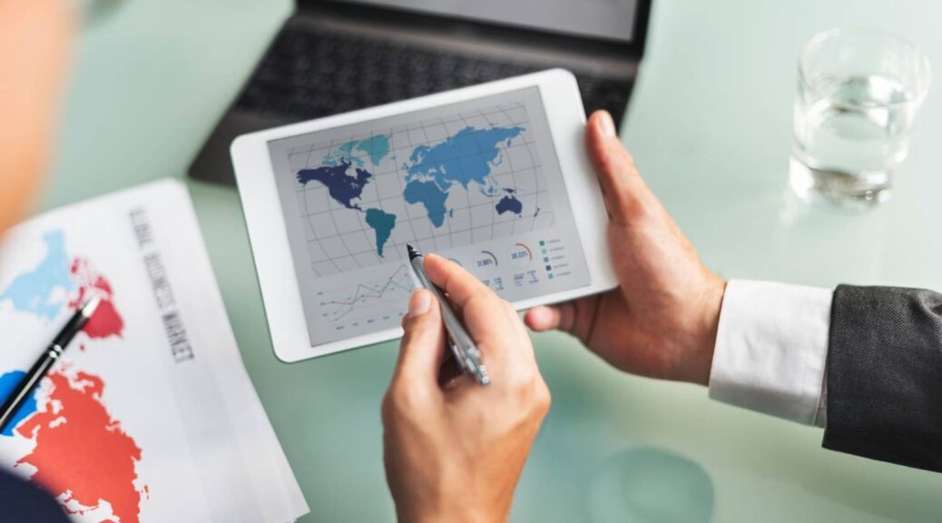 Revolutionizing-Supply-Chain-Management-1038×576